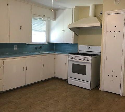 3rd image of 2022 Grace Ave