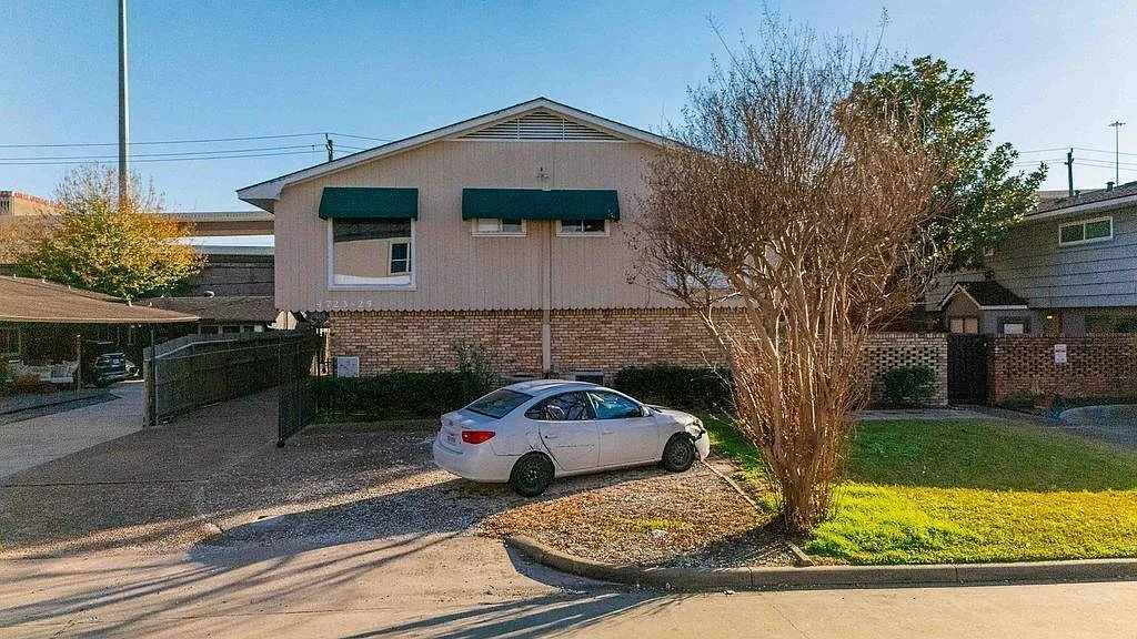 2 bed, 1.5 bath, $1,500 — Photo 1