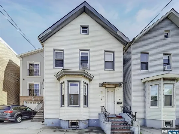 313 Warren St, Harrison, NJ 07029