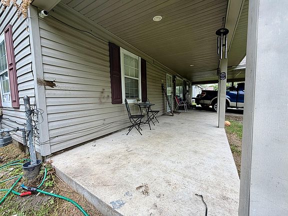 2nd image of 917 Lake Ct