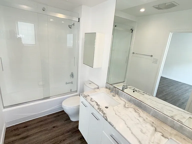 Beverly Hills apartment — Photo 13