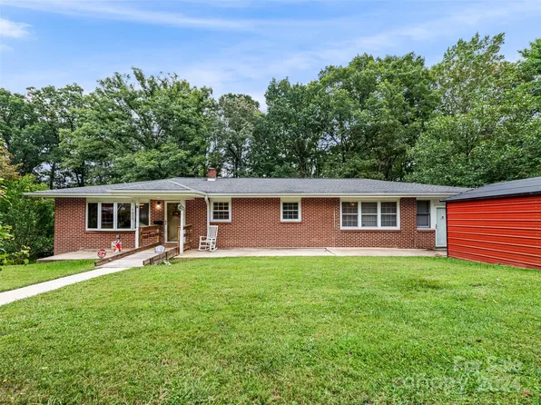 308 Darnell Dr, Hendersonville, NC 28791