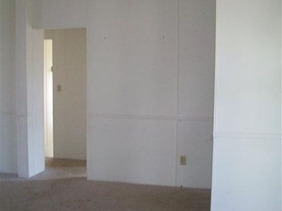 3rd image of 10476 Michael Dr