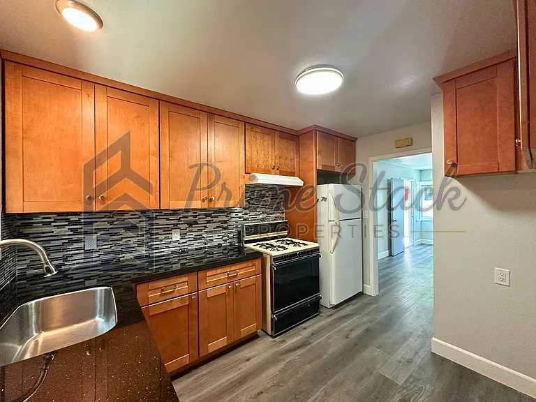 122 Asbury St — Photo 7