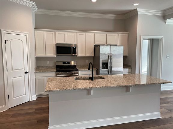 3rd image of 250 Sophie Dr