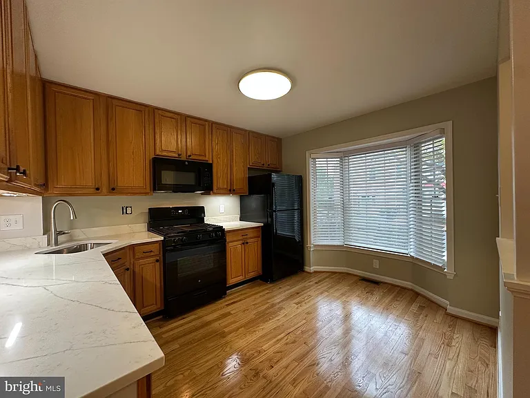 2120 N Tazewell Ct — Photo 8