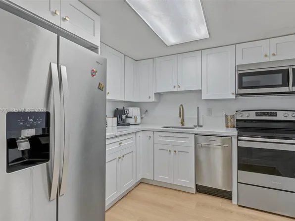 8307 SW 142nd Ave APT E311, Miami, FL 33183