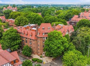 1 Ascan Ave APT 41, Forest Hills, NY 11375