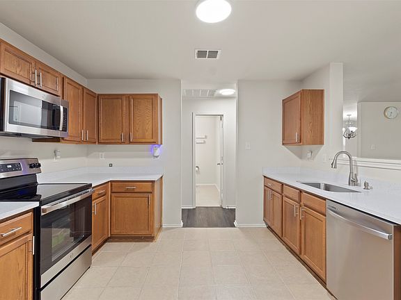 2nd image of 2817 Lake Terrace Dr