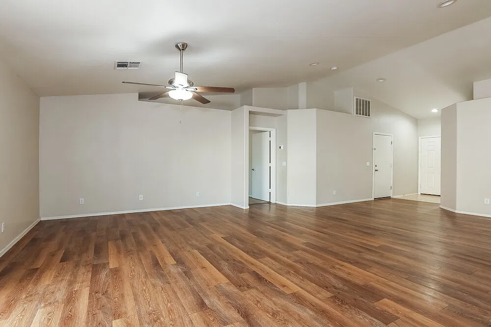 3 bed, 2.0 bath, 1401 sqft, $1,740 — Photo 4