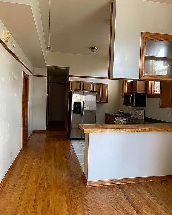2nd image of 2035 N Western Ave #3F