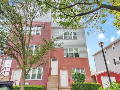 327 Admiral Ln #1327D, Bronx, NY, 10473