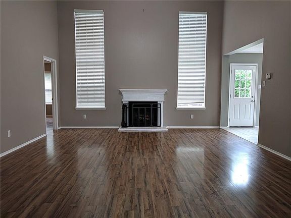 3rd image of 118 Reatta Dr