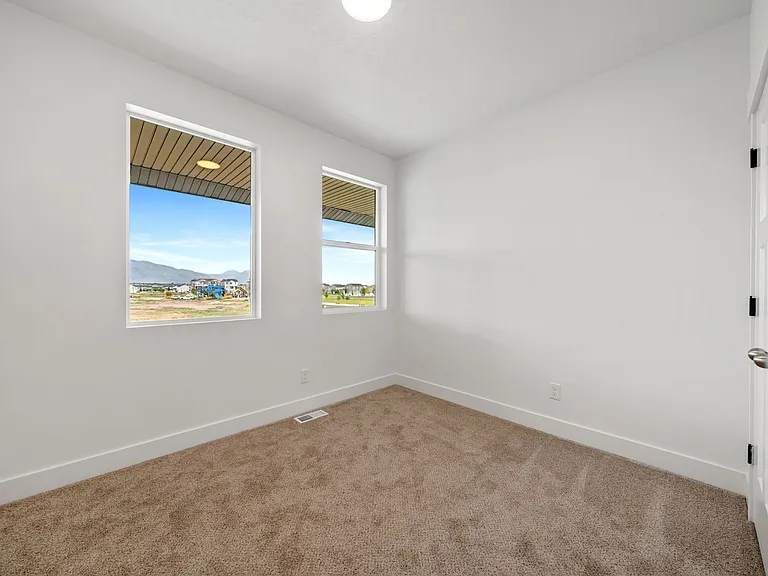737 S Harrison Dr — Photo 15