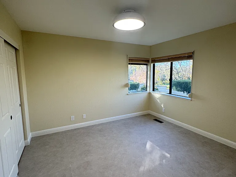 Back secondary room