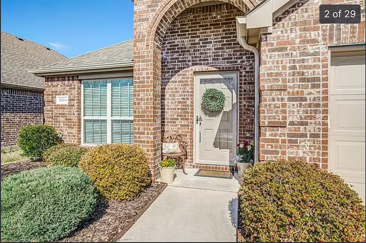 4 bed, 2.5 bath, 2124 sqft, $2,690 — Photo 2