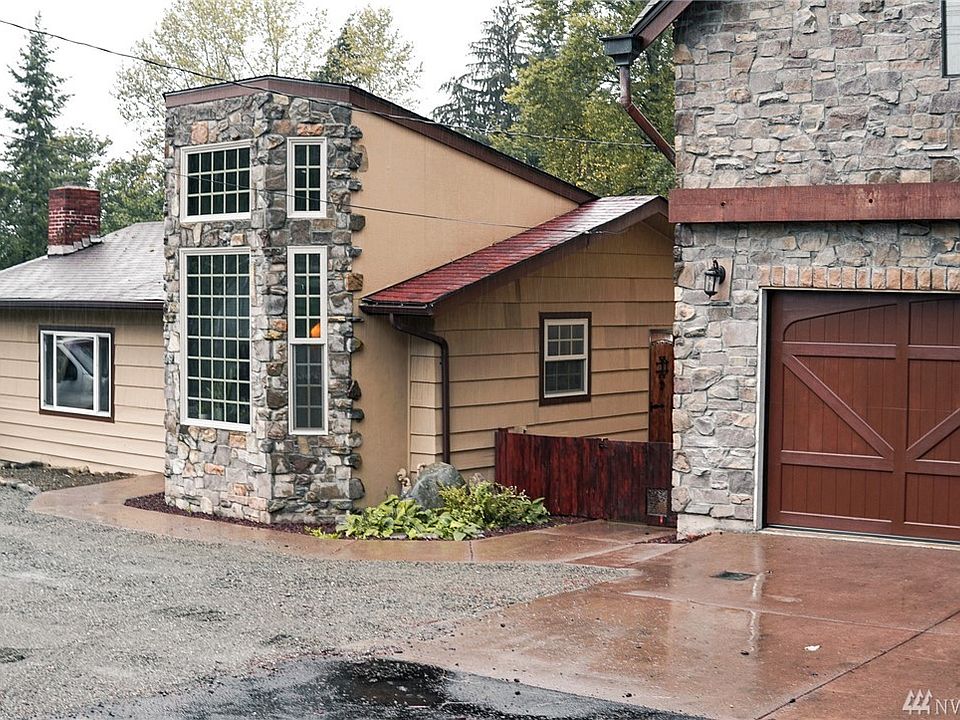 Front of home and detached garage