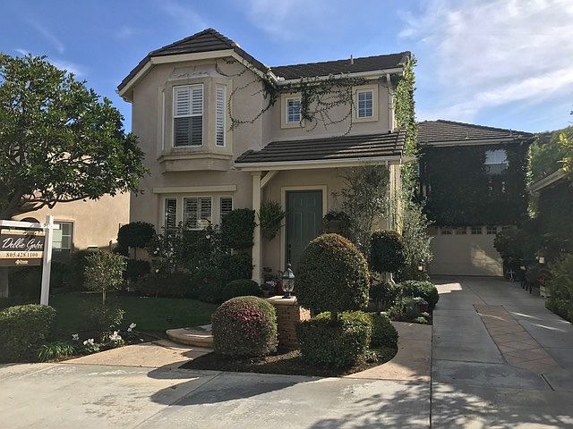 1st image of 390 Arbor Ct