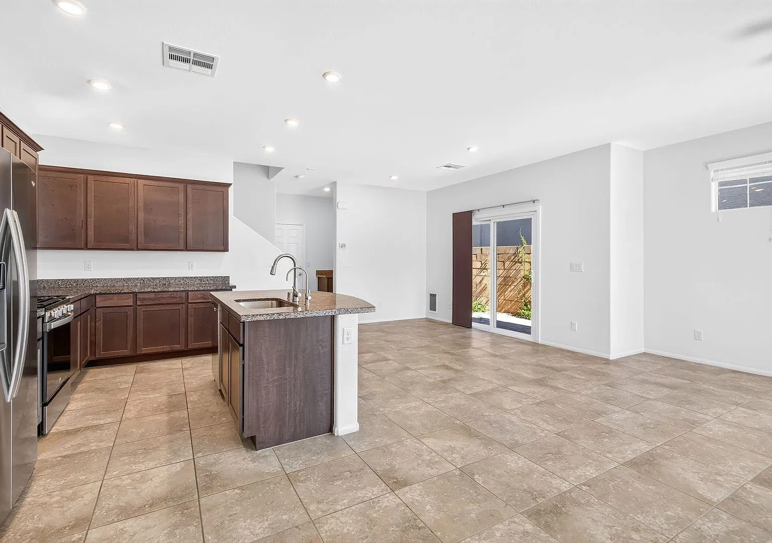 Move-In Ready! Amazing 3-Beds 2.5 Bath 2-Car Garage Home In Centennial! — Photo 4