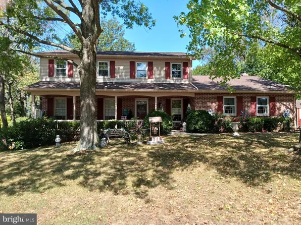 4166 Robin Hood Dr, York, PA 17408