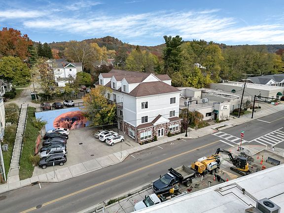 2nd image of 22 W Stimson Ave
