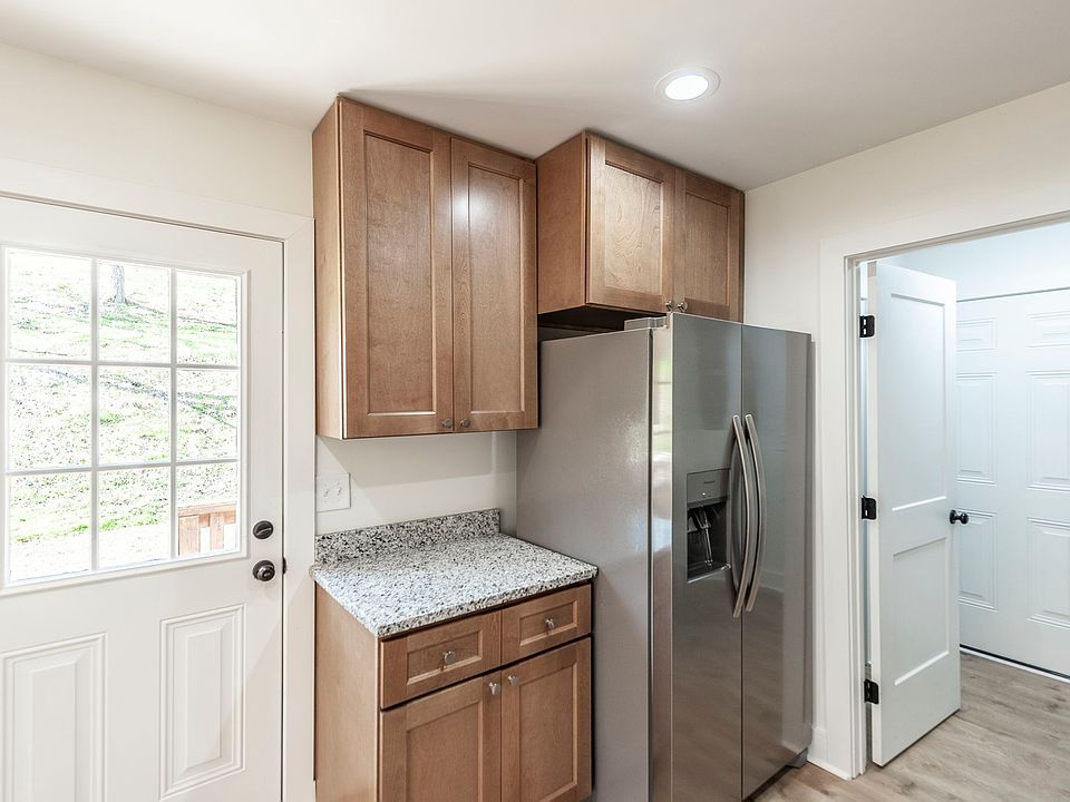 25th image of 655 Cummings Ln