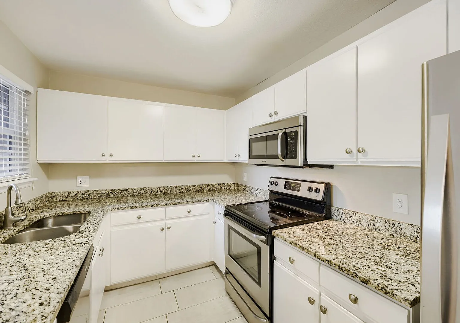 $500 Off Rent! Spacious & Updated 1bd/1ba Condo- Lakewood, Co! Available Now! — Photo 2