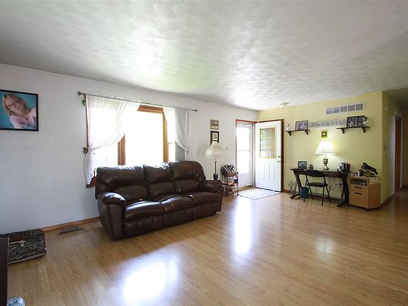 3rd image of 1723 Schreiber St