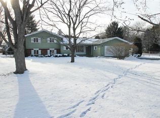 5 Cross Bow Dr, Rochester, NY 14624