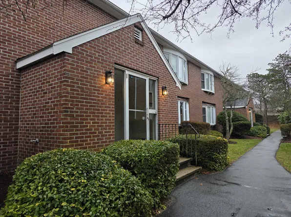 775 W Main St APT 3, Hyannis, MA 02601