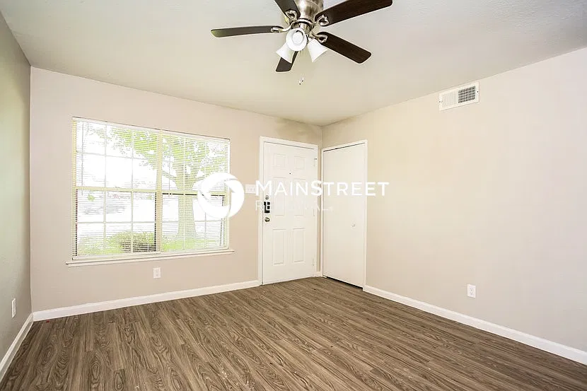 3114 Harvard St N — Photo 4