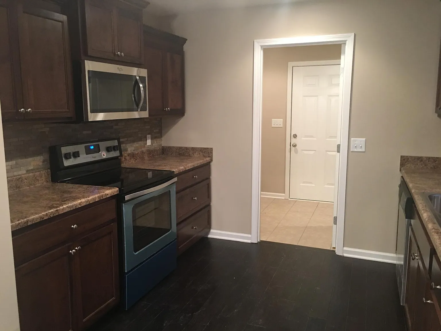 253 Williamsburg Cir — Photo 3