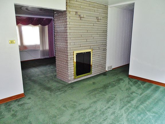 4th image of 345 McMahon Dr