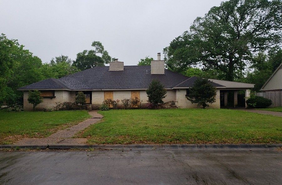 1st image of 810 Quaker Dr