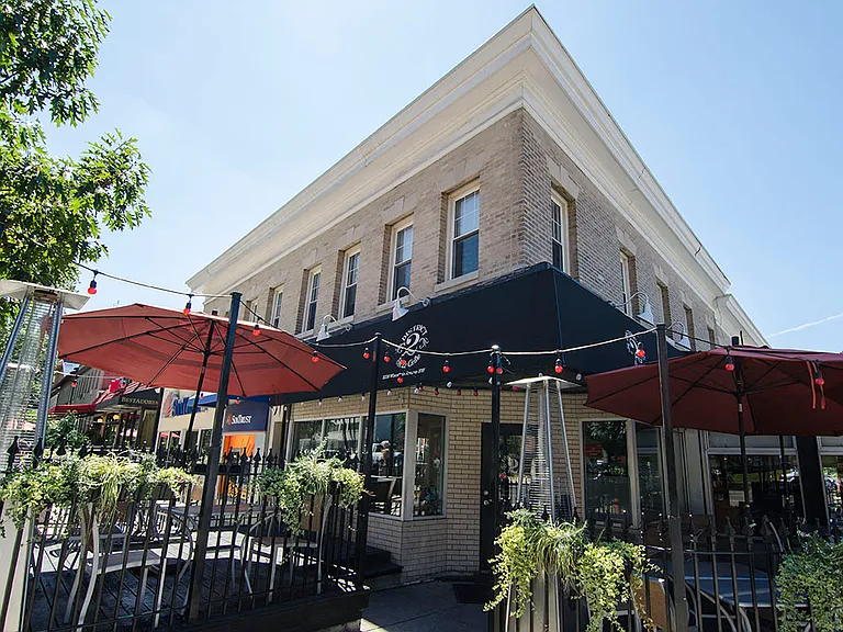 Bars and restaurants in Cathedral Heights