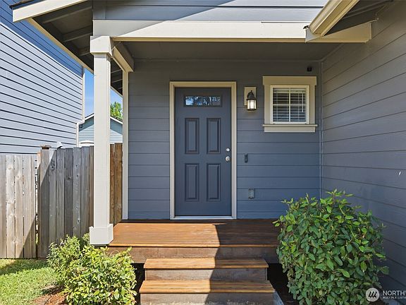 4th image of 714 SE Olga Circle