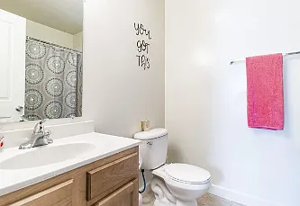 4 bed, 4.5 bath, 2000 sqft, $825 — Photo 2