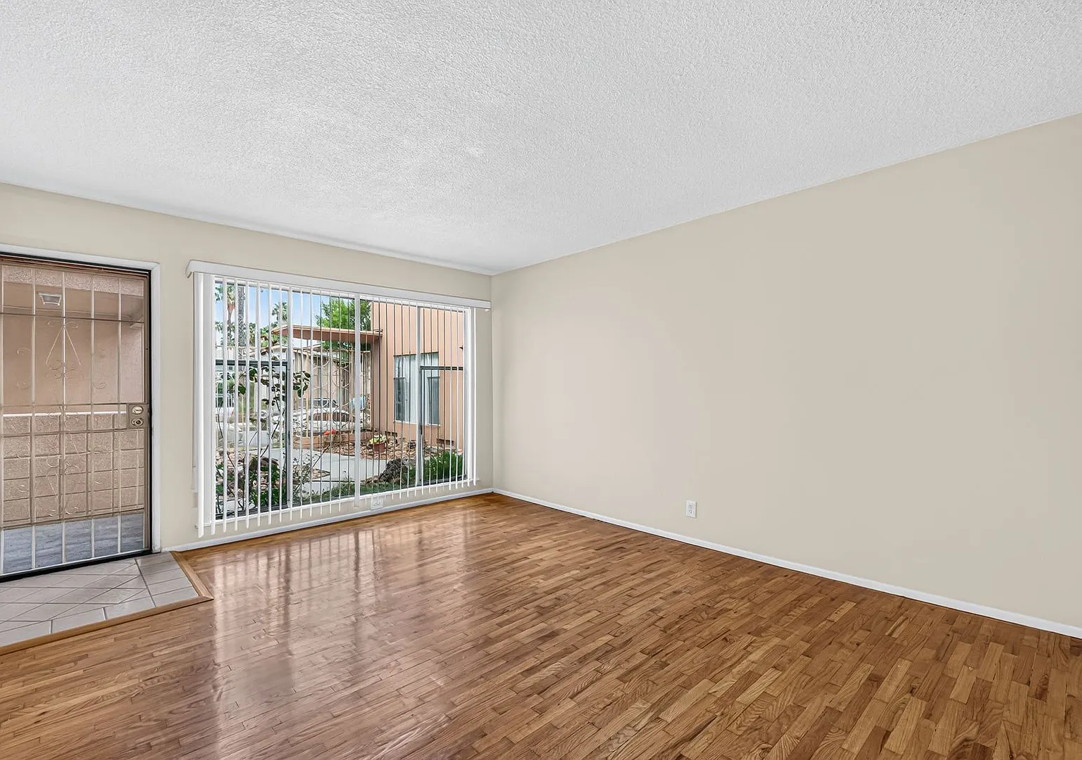 3888 Potomac Ave — Photo 3