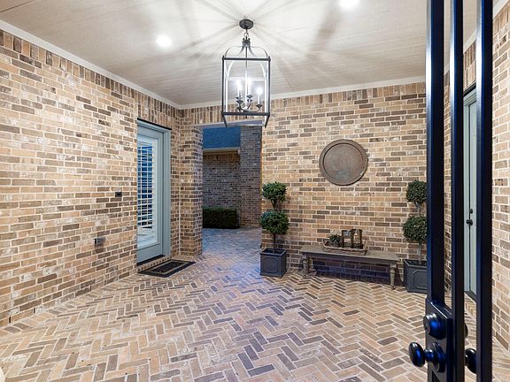 3rd image of 70 Lake Reverie Pl