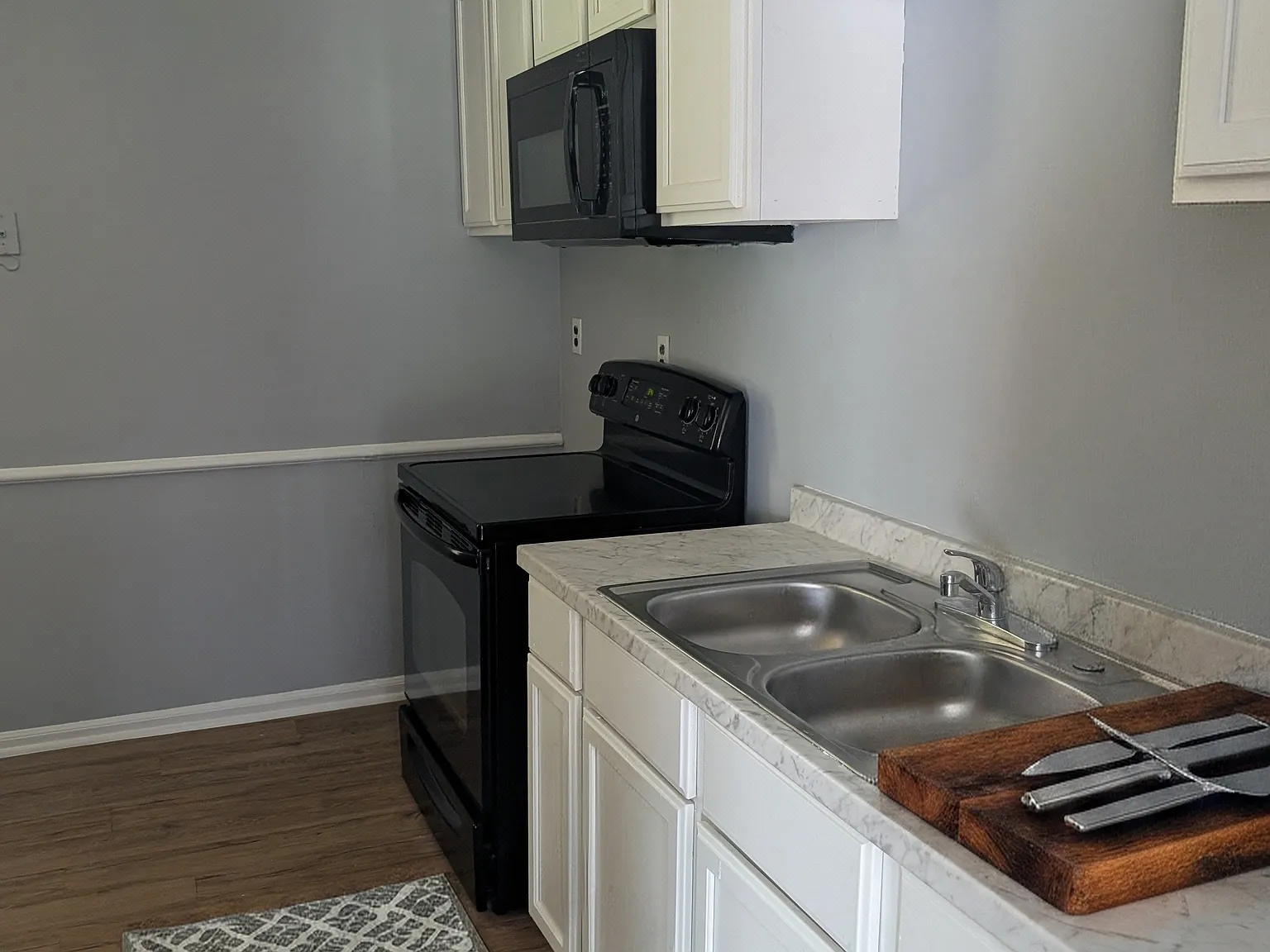 1408 Enfield Ave — Photo 4