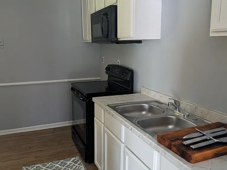 1408 Enfield Ave — Photo 4