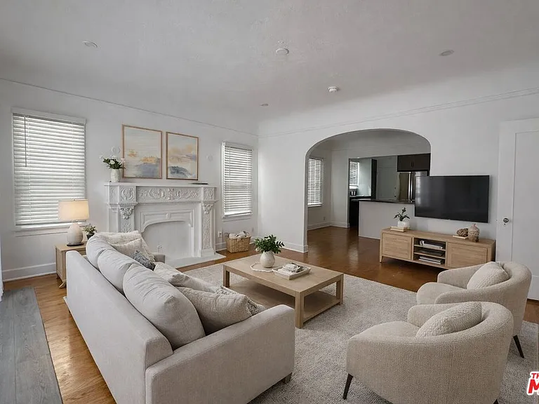 856 S Gramercy Pl — Photo 1