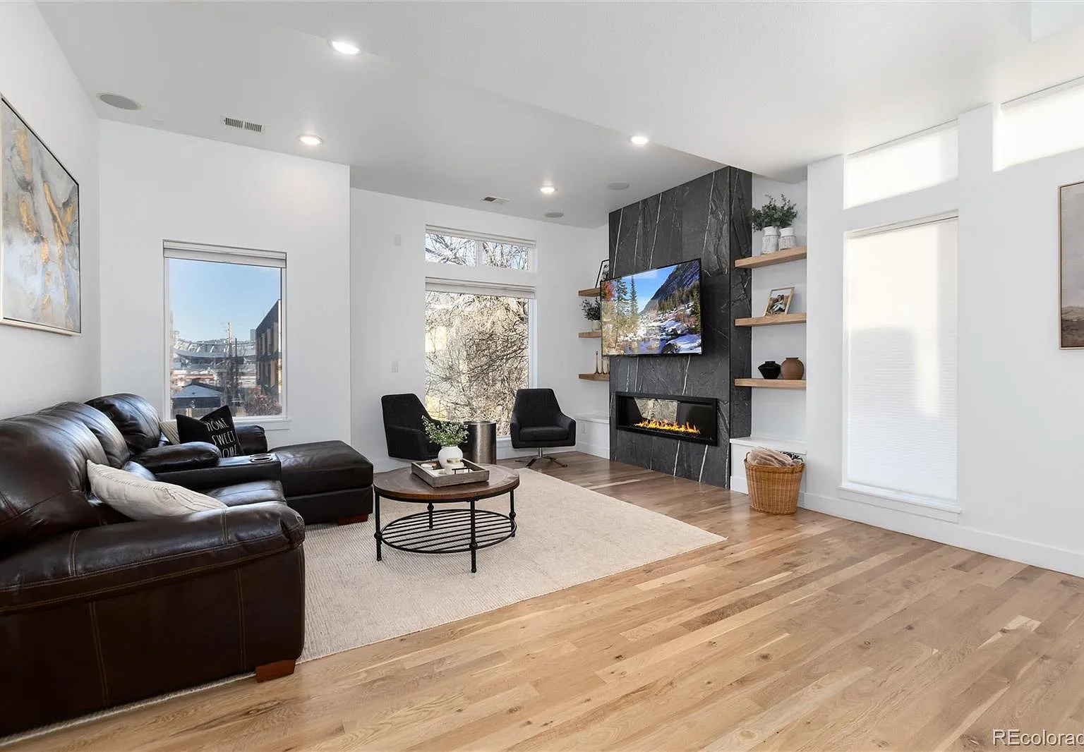 4 bed, 3.5 bath, 2471 sqft, $5,300 — Photo 1