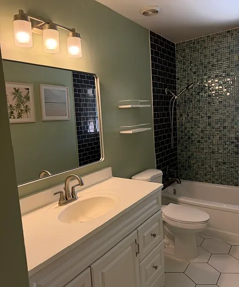 6124 N 18th Dr — Photo 15