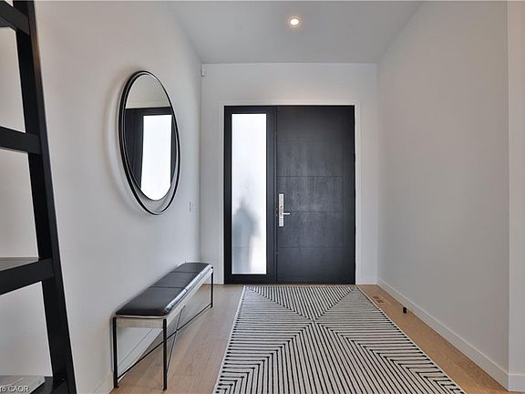 4th image of 70 Upper Mount Albion Rd