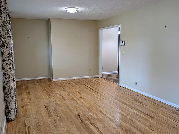 4th image of 619 Oakdale Ave