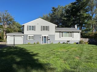 11 Country Ridge Dr, Rye Brook, NY 10573