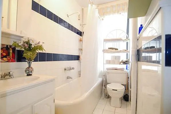 Sold by R New York | media 9