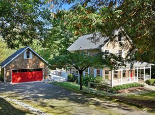 10014 NE Day Rd E, Bainbridge Island, WA
