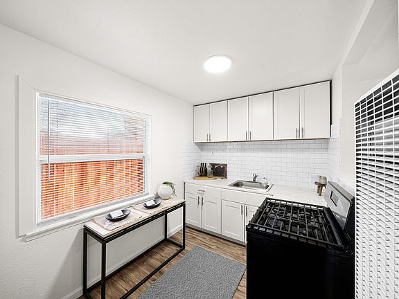 3rd image of 634 Cummins Way #1